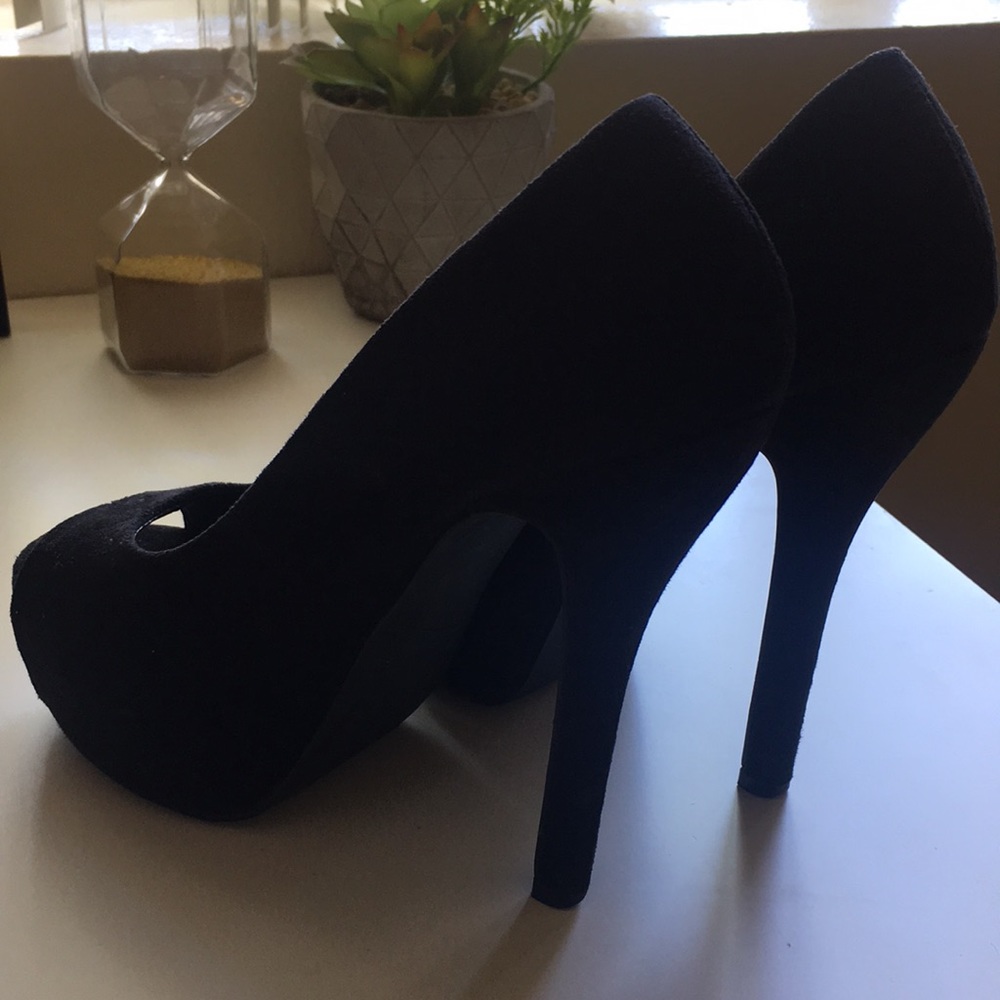 HIGH HEELS